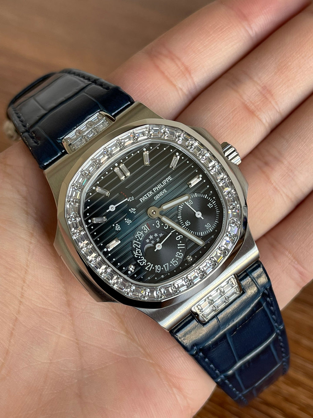 Patek Philippe Nautilus Moon Phases Black 5724G 001 40mm
