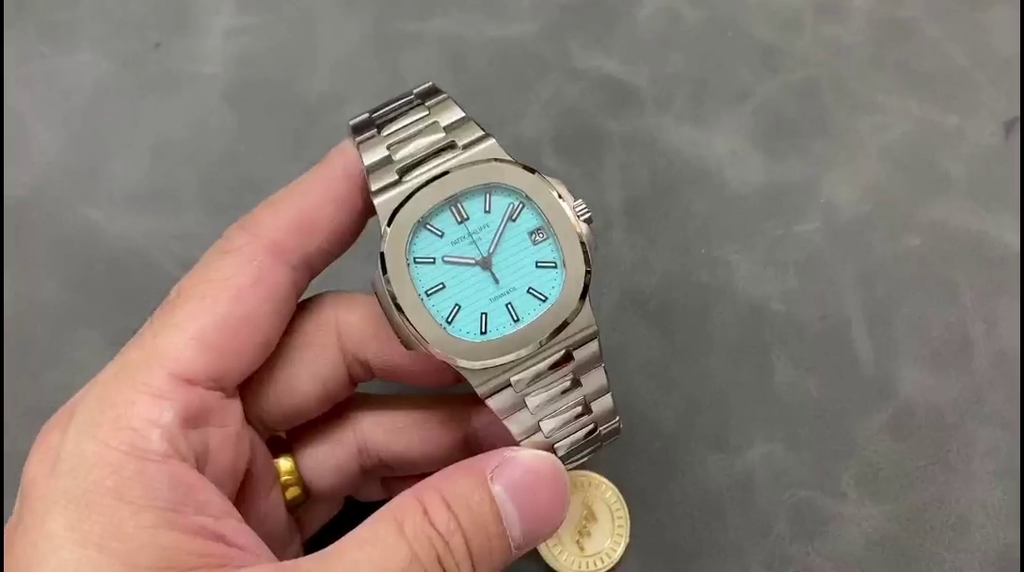 Replica Patek Philippe Nautilus 5711 1A 018 Green Dial 40mm Mens Watch