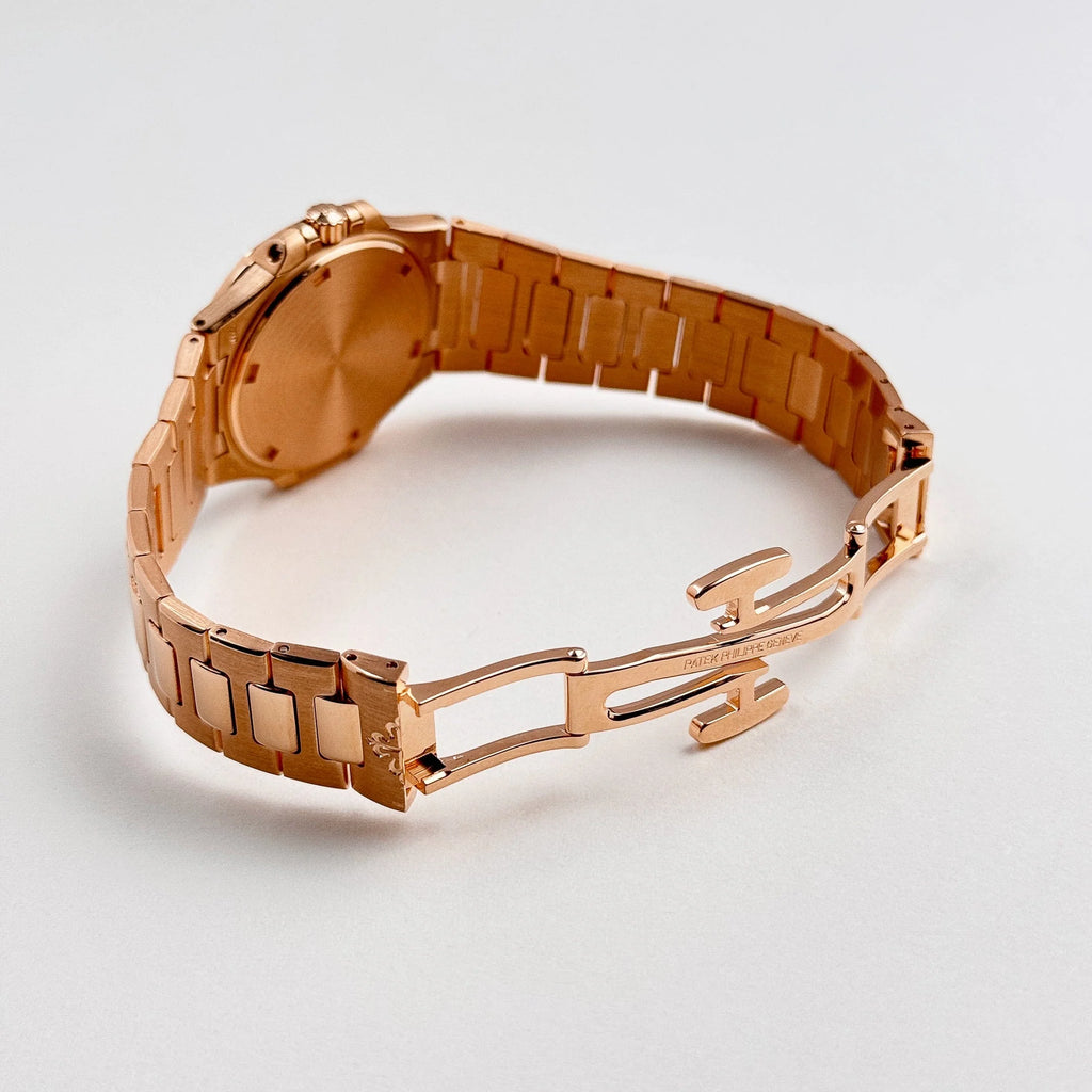 Patek Philippe Nautilus 7011/1R-001 'Ladies' Rose Gold Silver Dial (2016)