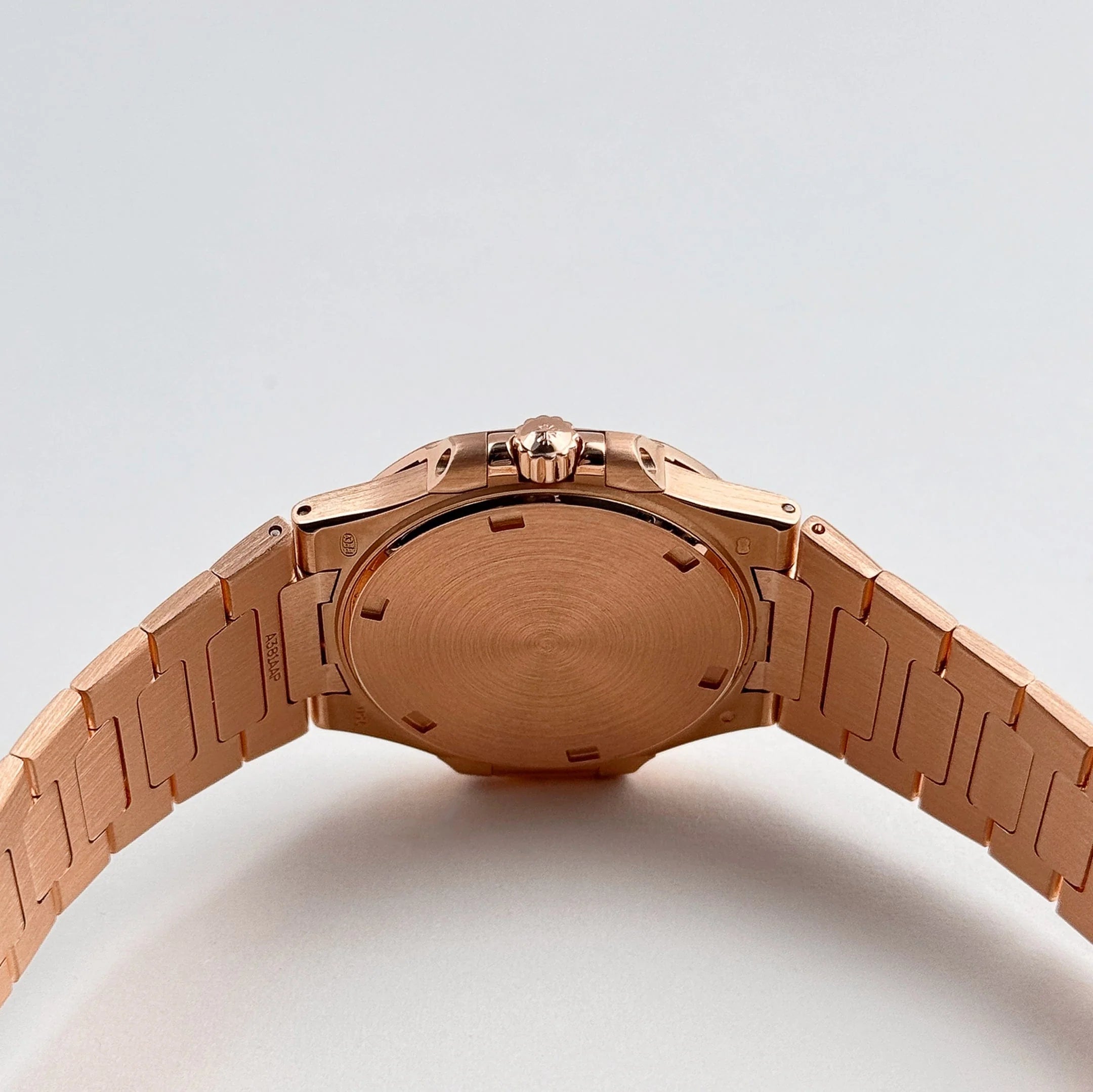 Patek Philippe Nautilus 7011/1R-001 'Ladies' Rose Gold Silver Dial (2016)