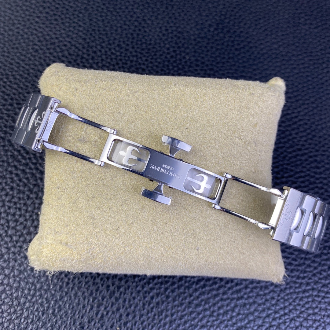 Patek Philippe Nautilus Self Winding Watch 5811 1G 001 Replica Watch