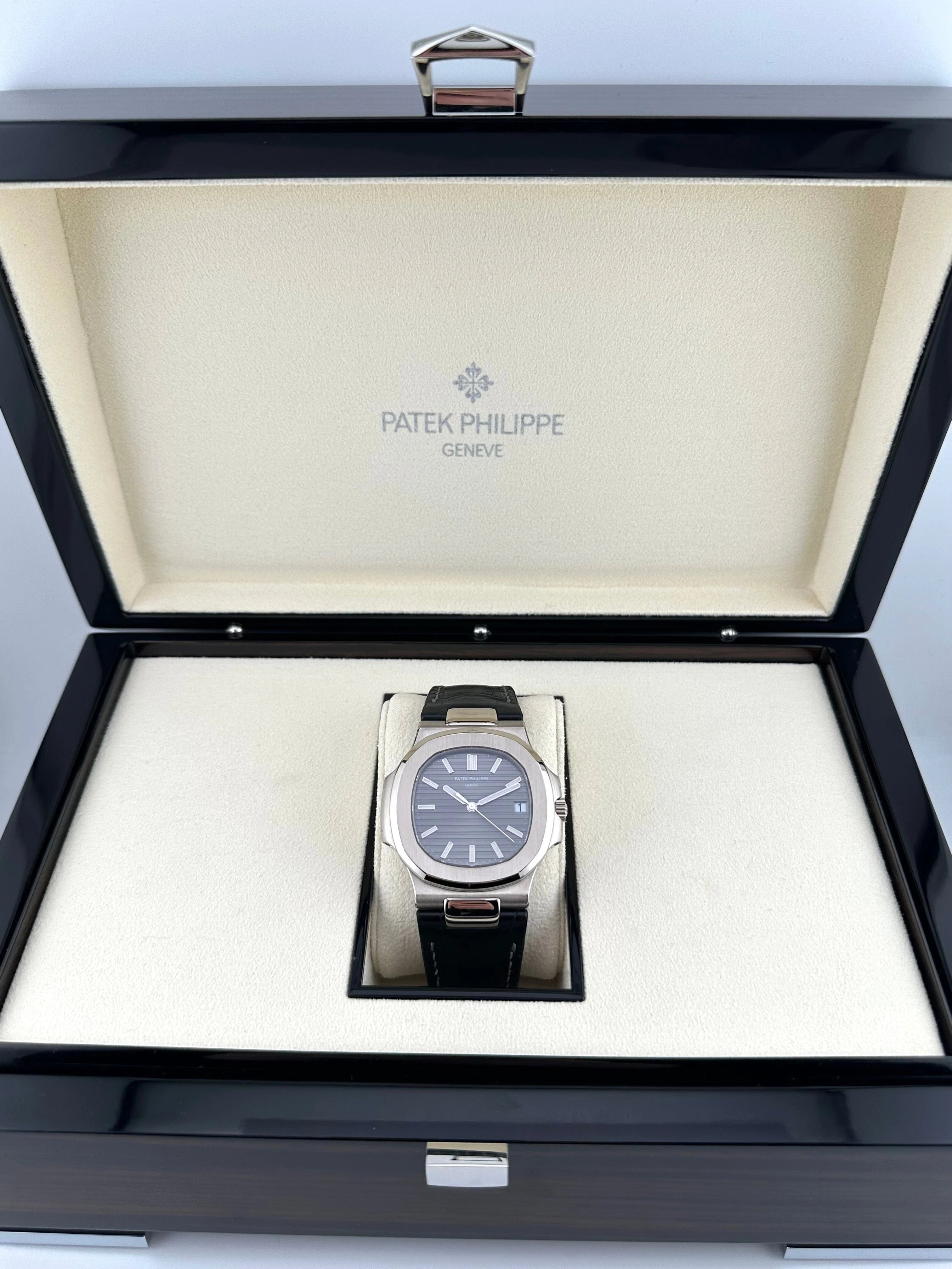 Patek Philippe Nautilus 5711G-001 White Gold Grey Dial (2011)