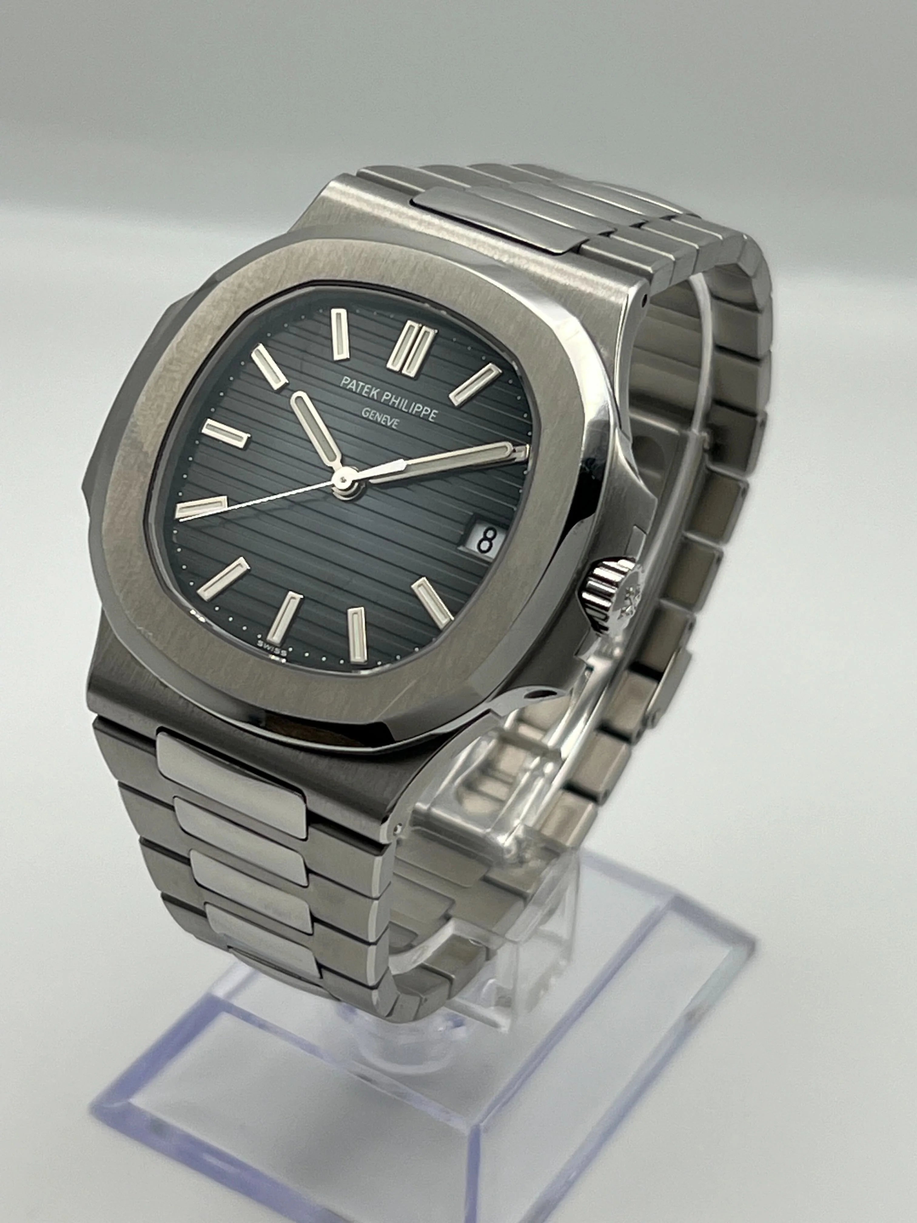 Patek Philippe Nautilus 5711/1A-010 Date Stainless Steel Blue Dial (2016)