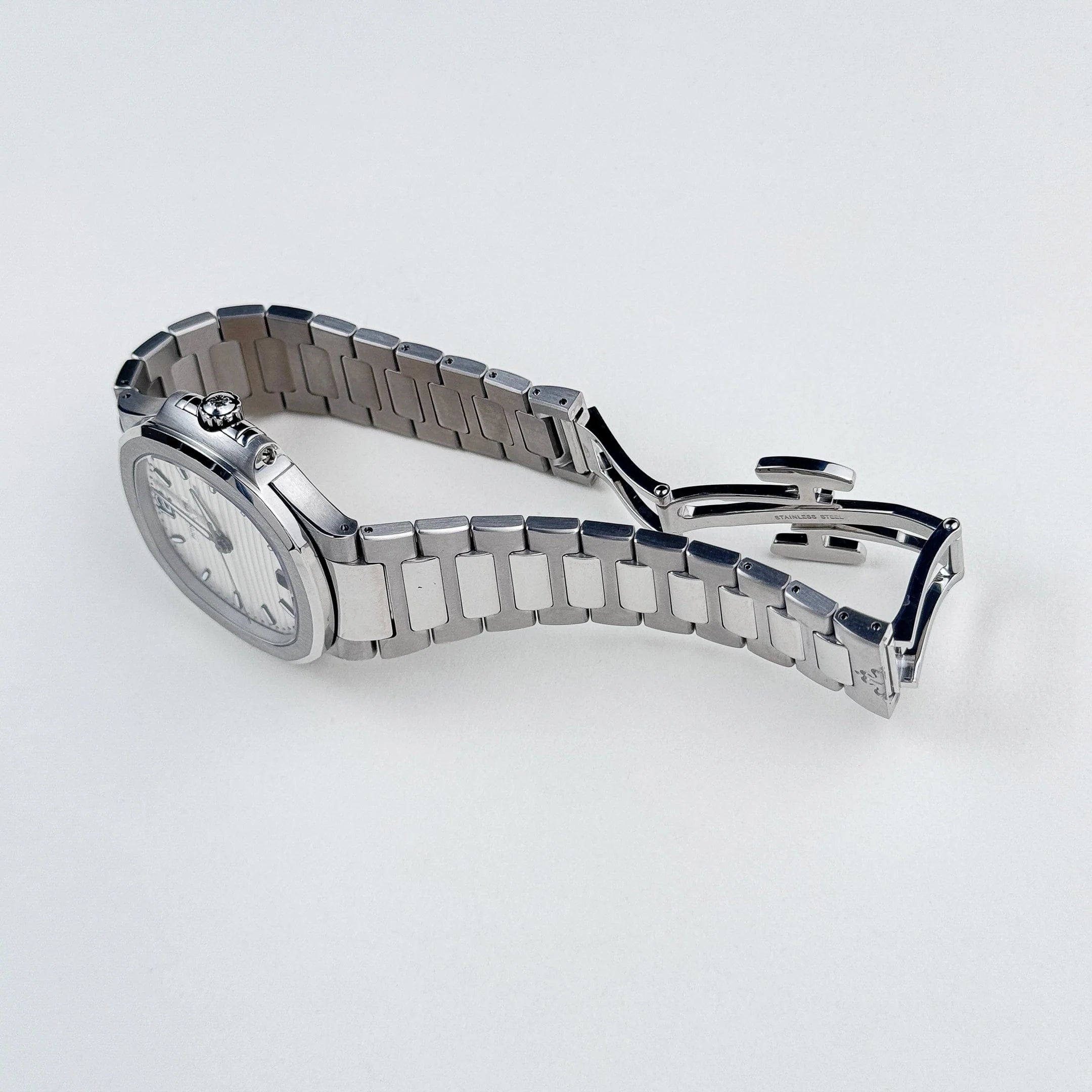 Patek Philippe Nautilus 7118/1A-010 Stainless Steel Silvery Opaline Dial (2022)