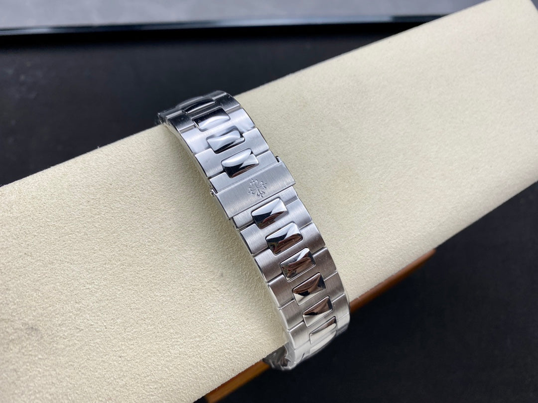 Replica Patek Philippe Nautilus 5711 1A Blue Dial 40mm Mens Watch